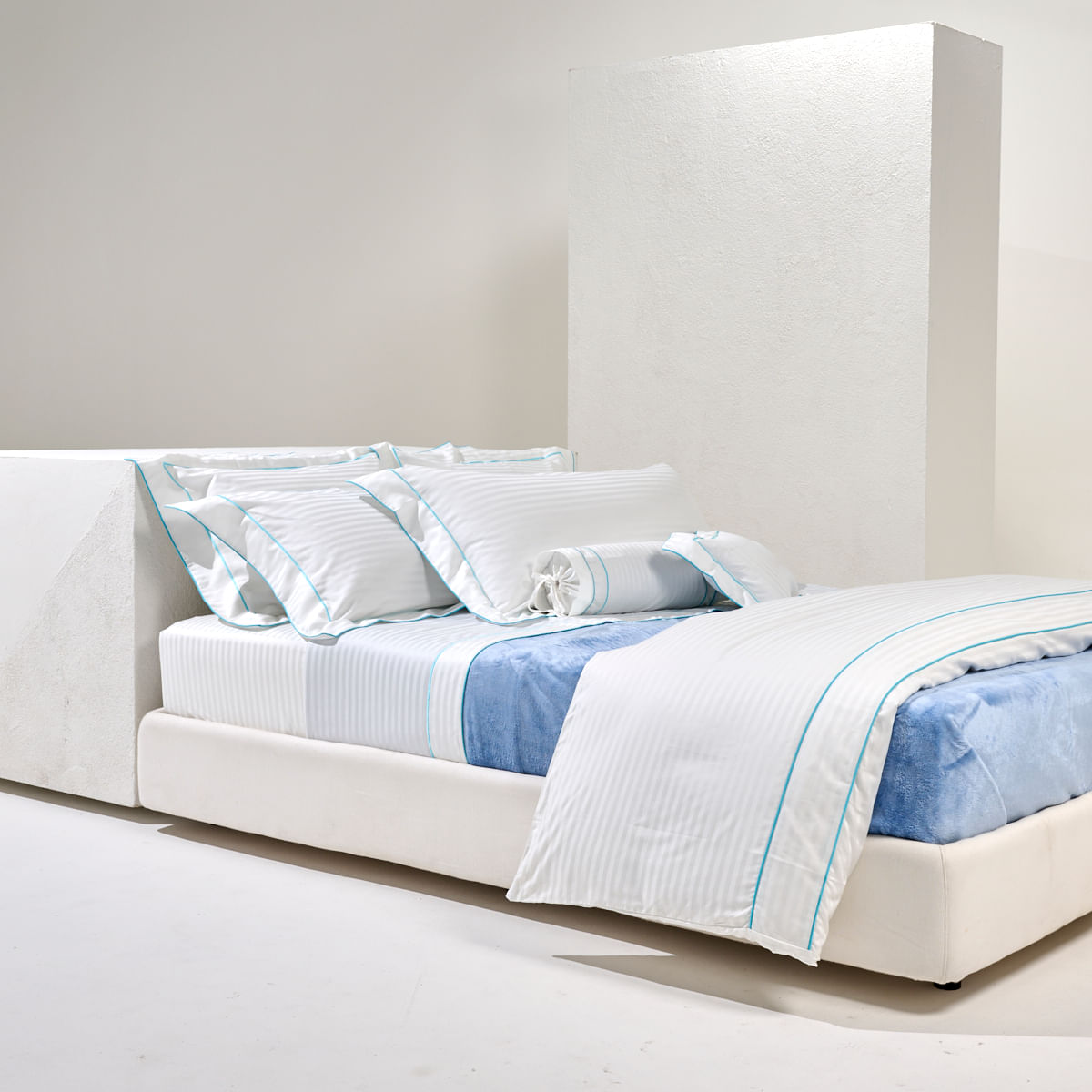 01 01 0354 Capa de Rolinho Plaza Maquinetdo Branco Azul Turquesa 50 x 1 001